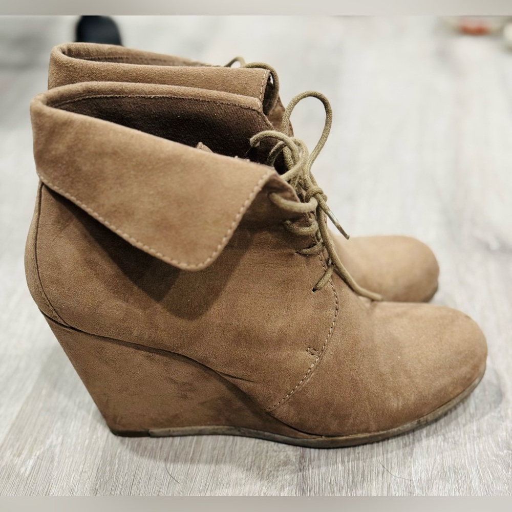 ‼️PART OF 4 for 20 just add 4 to bundle Beige Betts Bootie with Heel 7.5‼️